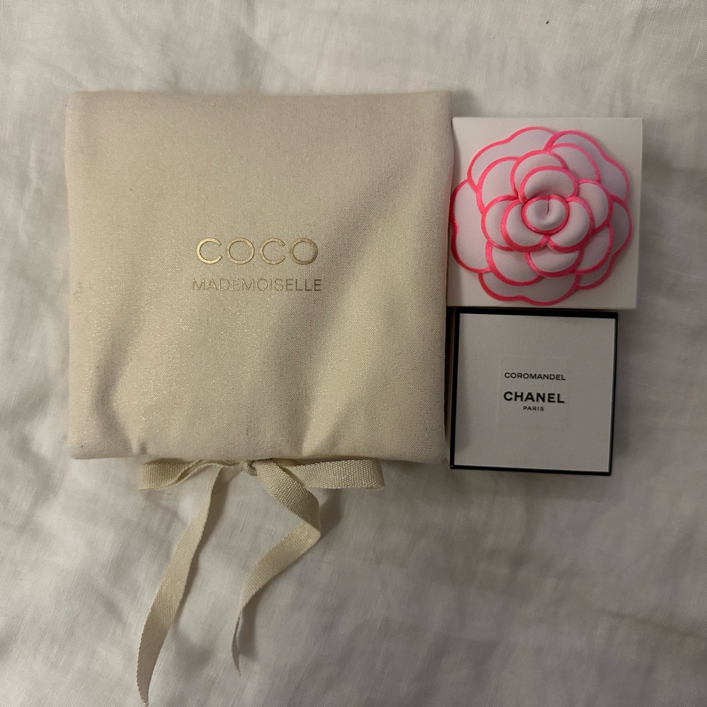 CHANEL Cream Pouch with Pink Flower Pink & Chanel Coromandel Perfume Mini